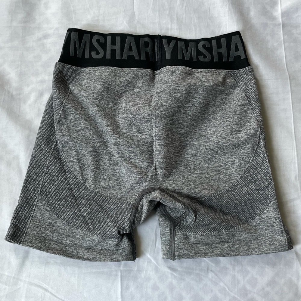 Gymshark flex shorts 🖤 - Picture 2 of 8